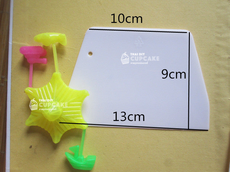 แผ่นตัดแป้ง แผ่นปาดเค้ก พลาสติก สำหรับตัดแป้ง ปาดครีม แผ่นตัดแป้ง แผ่นปาดเค้ก พลาสติก สำหรับตัดแป้ง ปาดครีม - อุปกรณ์เบเกอรี่