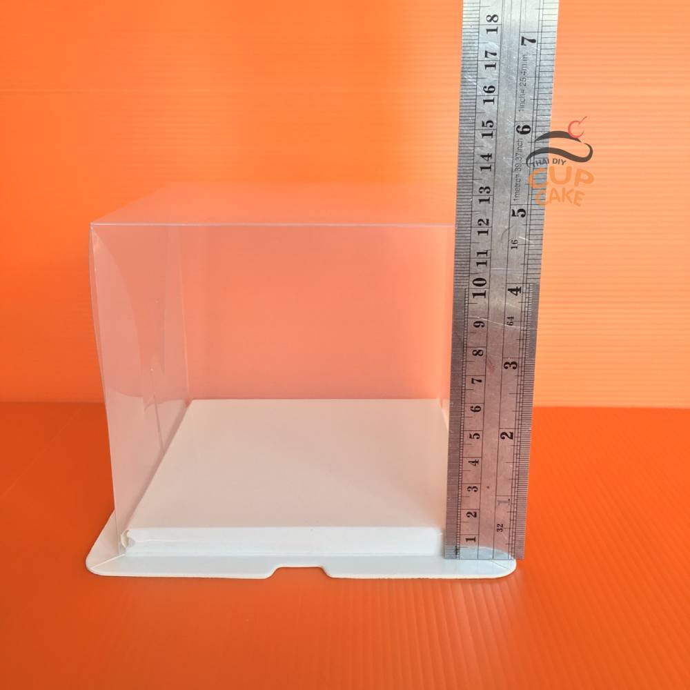 กล่องโชว์เค้ก สำหรับเค้ก 1/2 ปอนด์ 5 นิ้ว แบบใส ฐานขาว PVC 1 กล่อง ฐาน 13x13 ซม. สูง 12 ซม