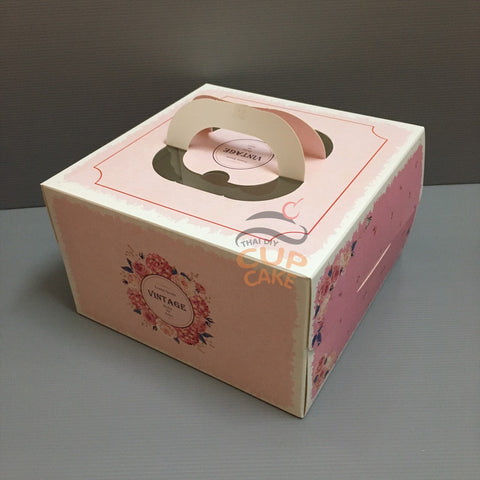 กล่องเค้ก 2 ปอนด์ สีชมพูลายดอกไม้ พร้อมฐาน ขนาด  25x25 ซม. สูง 15 ซม.  1 กล่อง