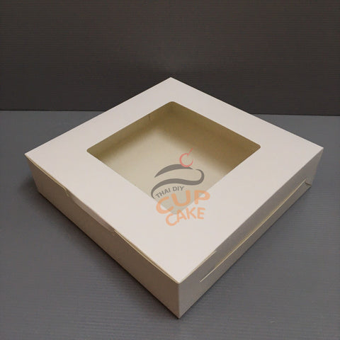 กล่องบราวนี่ กระดาษขาว มีหน้าต่าง ขนาด 25x25 ซม. สูง 6 ซม. 5 กล่อง/ชุด