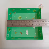 ถาดใส่ขนม ถาดกระดาษกันซีม สีเขียว กล่องลึก 4 ซม. ฝาพลาสติกนูน 3 ซม.  ขนาด 13x13 ซม. 25 กล่อง/แพ๊ค