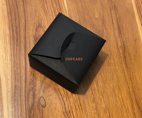 กล่องเค้กขนาดเล็ก กระดาษแข็ง สีดำ ฝาประกบเปิด 9x9x6 ซม. 20 กล่อง กล่องเค้กขนาดเล็ก กระดาษแข็ง สีดำ ฝาประกบเปิด 9x9x6 ซม. 20 กล่อง - อุปกรณ์เบเกอรี่